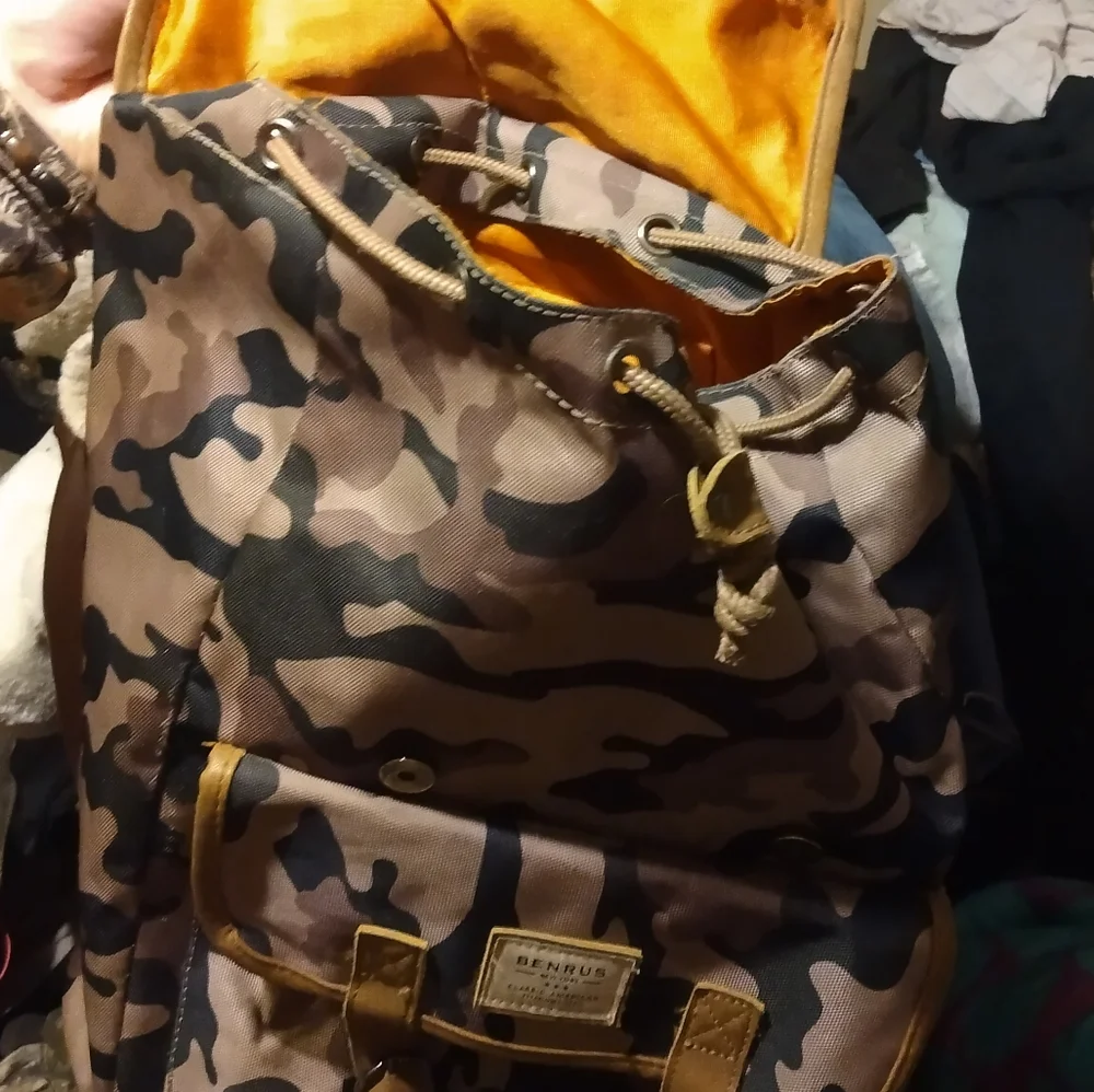 Backpack - Picture 2 of 4